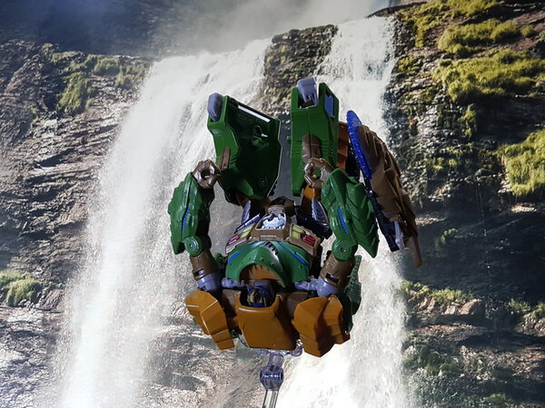 Bulkhead vs Predacons (19).jpg