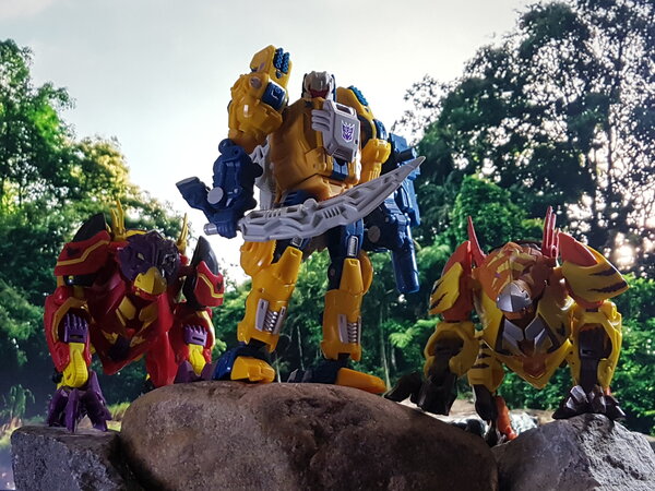 Bulkhead vs Predacons (20).jpg