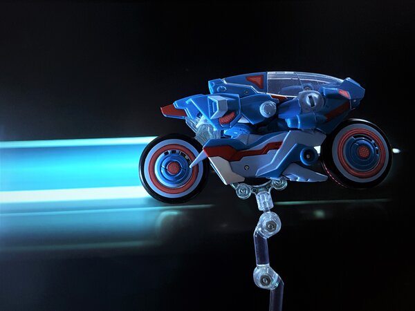 TT30 Chromia (1).jpg