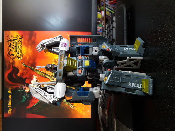 Barricade and Onslaught (5).jpg