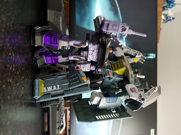 Barricade and Onslaught (9).jpg
