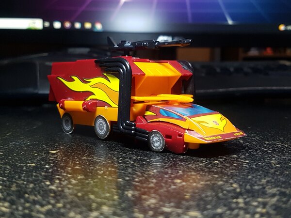 Kabaya Hotrod Rodimus Prime (8).jpg