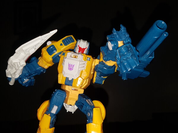 AMW Weird Wolf Robot Mode (2).jpg