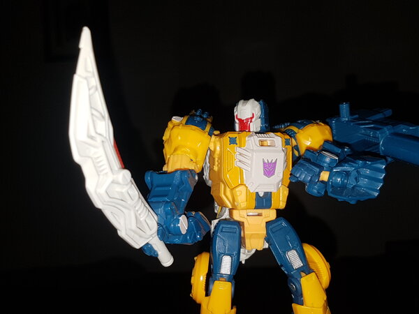 AMW Weird Wolf Robot Mode (3).jpg