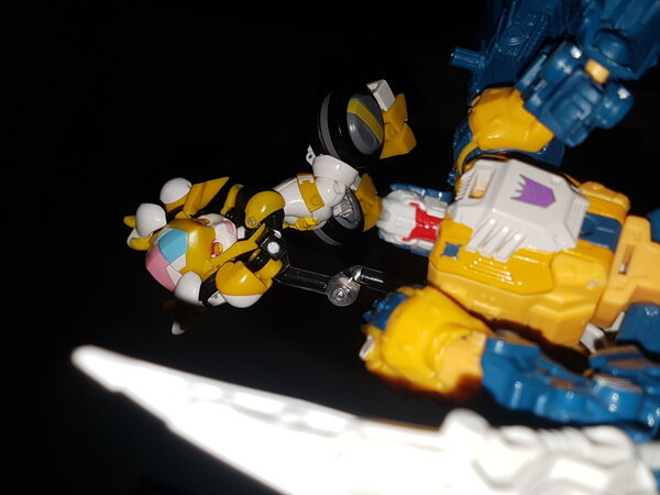 AMW Weird Wolf Robot Mode (4).jpg