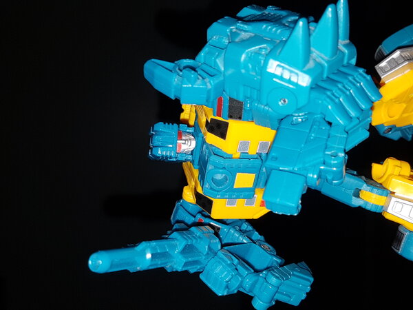 AMW5 Sinnertwin Robot Mode (2).jpg