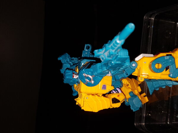 AMW5 Sinnertwin Robot Mode (3).jpg