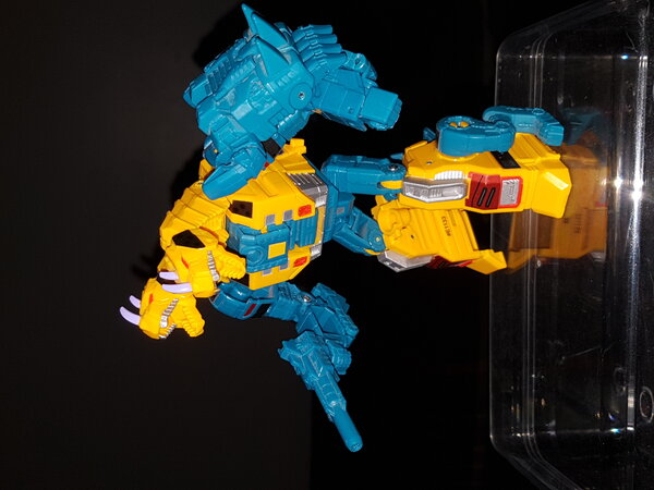 AMW5 Sinnertwin Robot Mode (4).jpg
