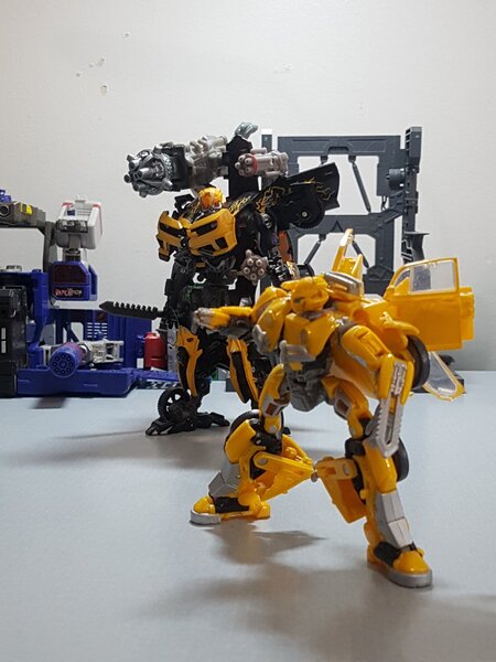 Bumblebee vs Cyberfire 2.jpg