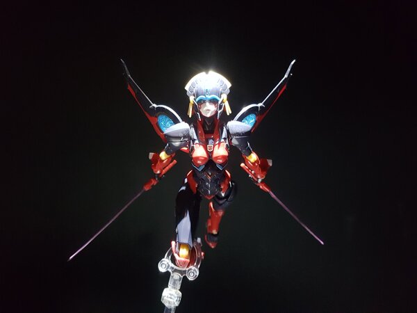 Flame Toys Furai Windblade (3).jpg