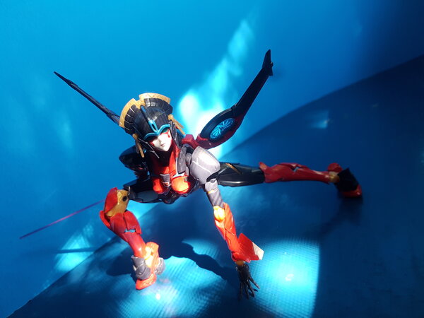 Flame Toys Windblade Blue (1).jpg