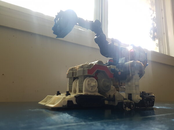 Cybertron Metroplex (9).jpg