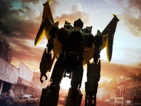 Blitzwing Hunting (1).jpg
