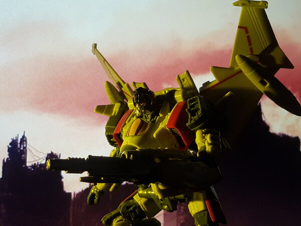 Blitzwing Hunting (3).jpg