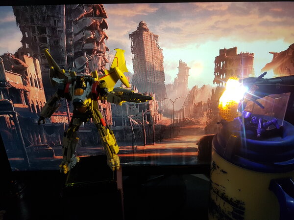Blitzwing Hunting (6).jpg