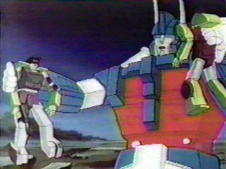 Ultra Magnus holding Constructicons