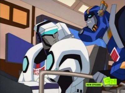 Sentinel Prime looks over Jazz