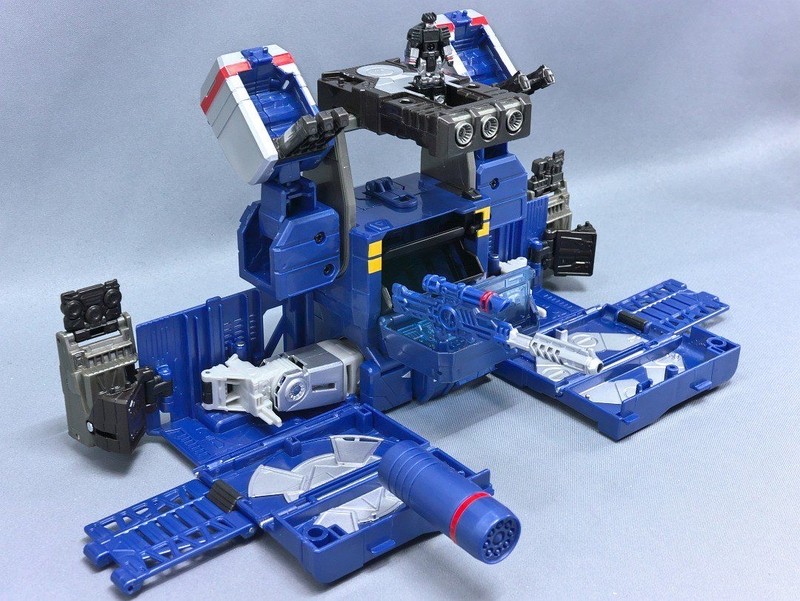 Transformers News: In-Hand Images of Takara Tomy Transformers Legends Soundwave, Ravage, Laserbeak