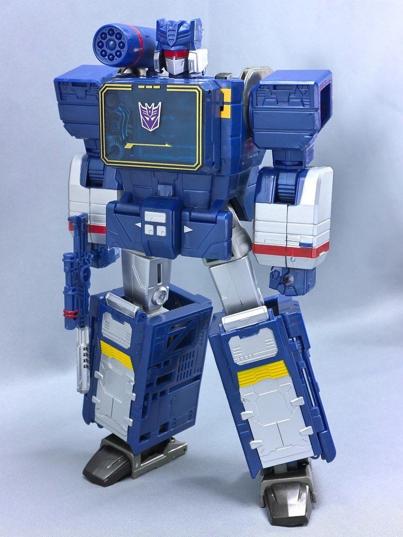 Transformers News: In-Hand Images of Takara Tomy Transformers Legends Soundwave, Ravage, Laserbeak
