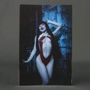 VAMPIRELLA vs SUPERPOWERS #3 Cvr I 1:15 Dynamite Comics MAY230620 3I (CA)Cosplay