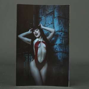 VAMPIRELLA vs SUPERPOWERS #4 Cvr I 1:15 Dynamite Comics JUN230812 4I (CA)Cosplay