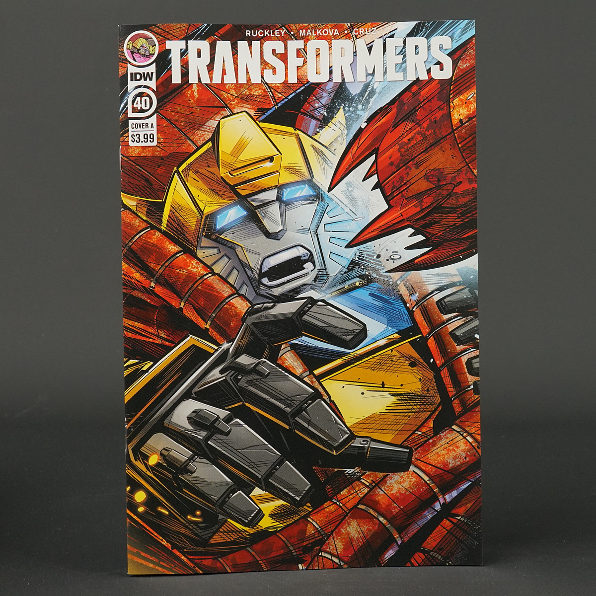 TRANSFORMERS #40 Cvr A IDW Comics 2022 DEC210540 40A (CA) Hernandez