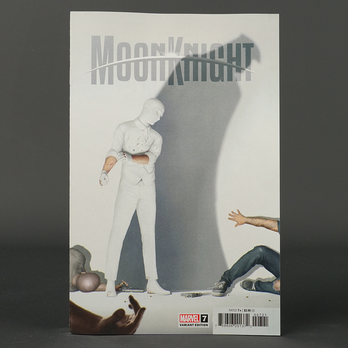 MOON KNIGHT #7 var Marvel Comics 2022 NOV210903 (W) MacKay (CA) Rahzzah