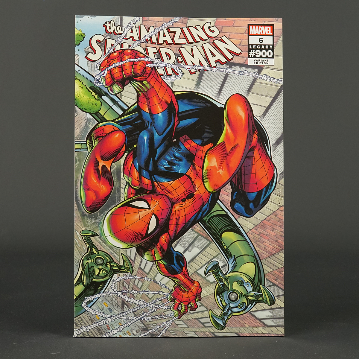 AMAZING SPIDER-MAN #6 var Marvel Comics 2022 APR220789 (W) Wells (CA) McGuinness