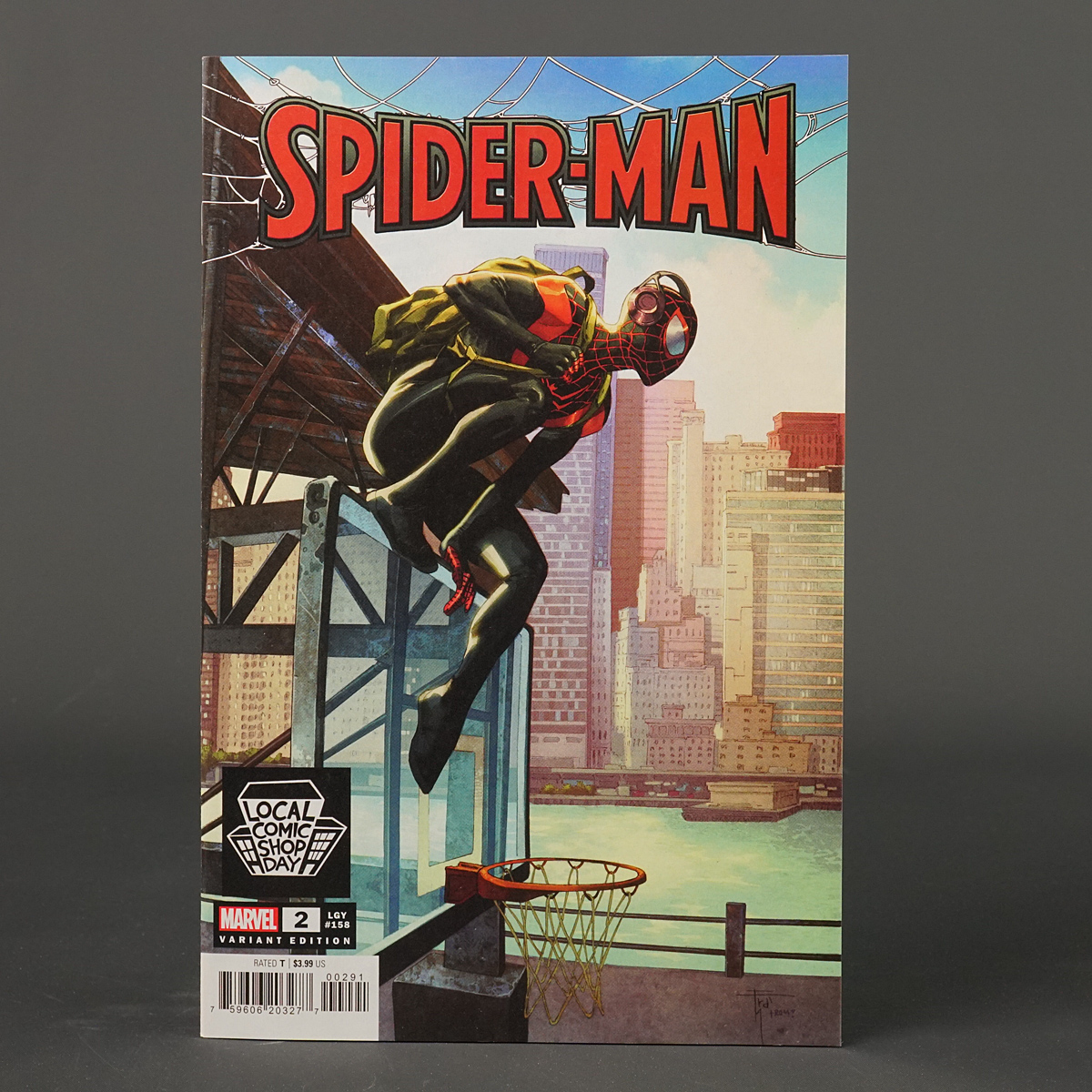 SPIDER-MAN #2 var LCSD Marvel Comics 2022 AUG228094 (CA) Mobili (W) Slott