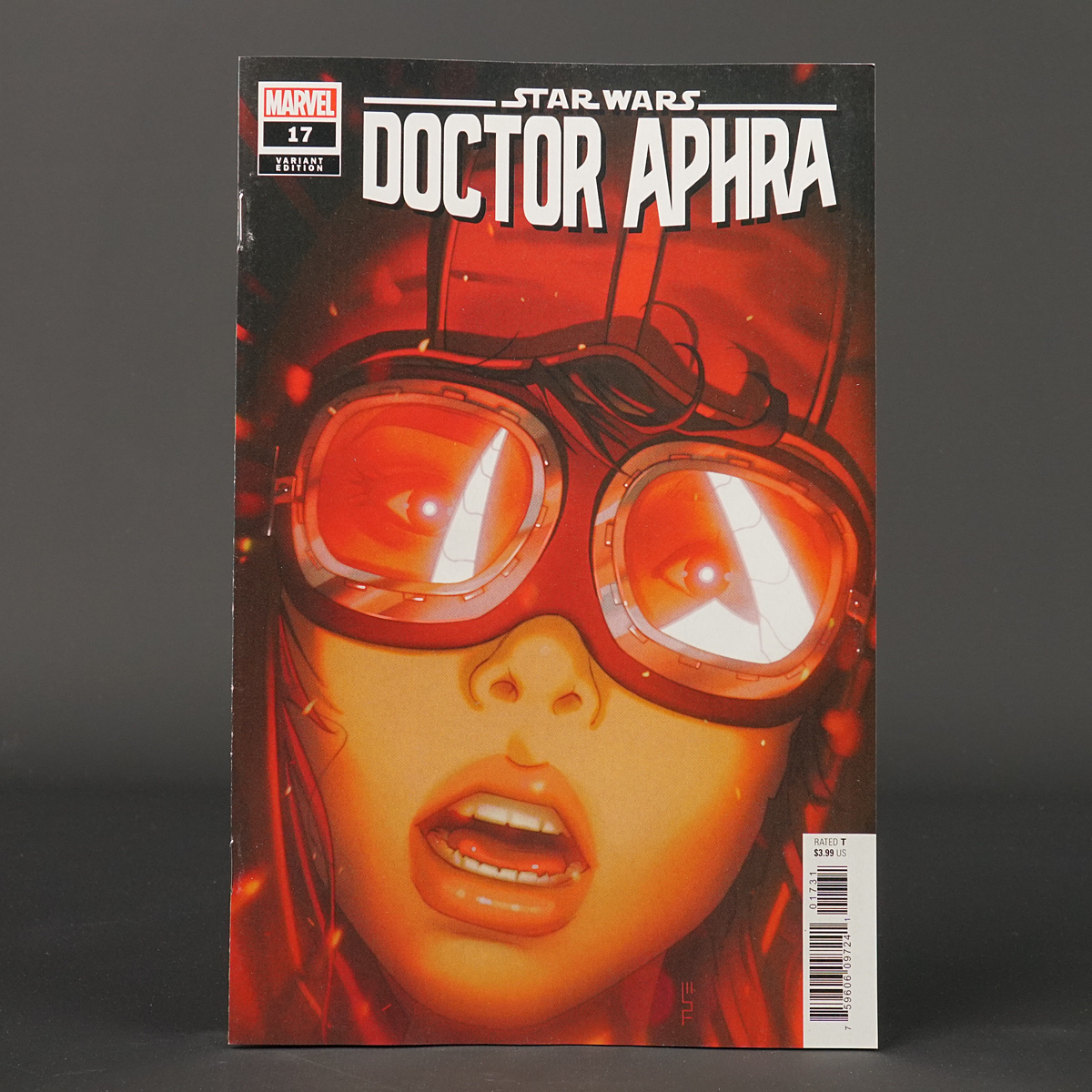 Star Wars DOCTOR APHRA #17 var Marvel Comics 2022 OCT210959 (CA) Forbes (W) Wong