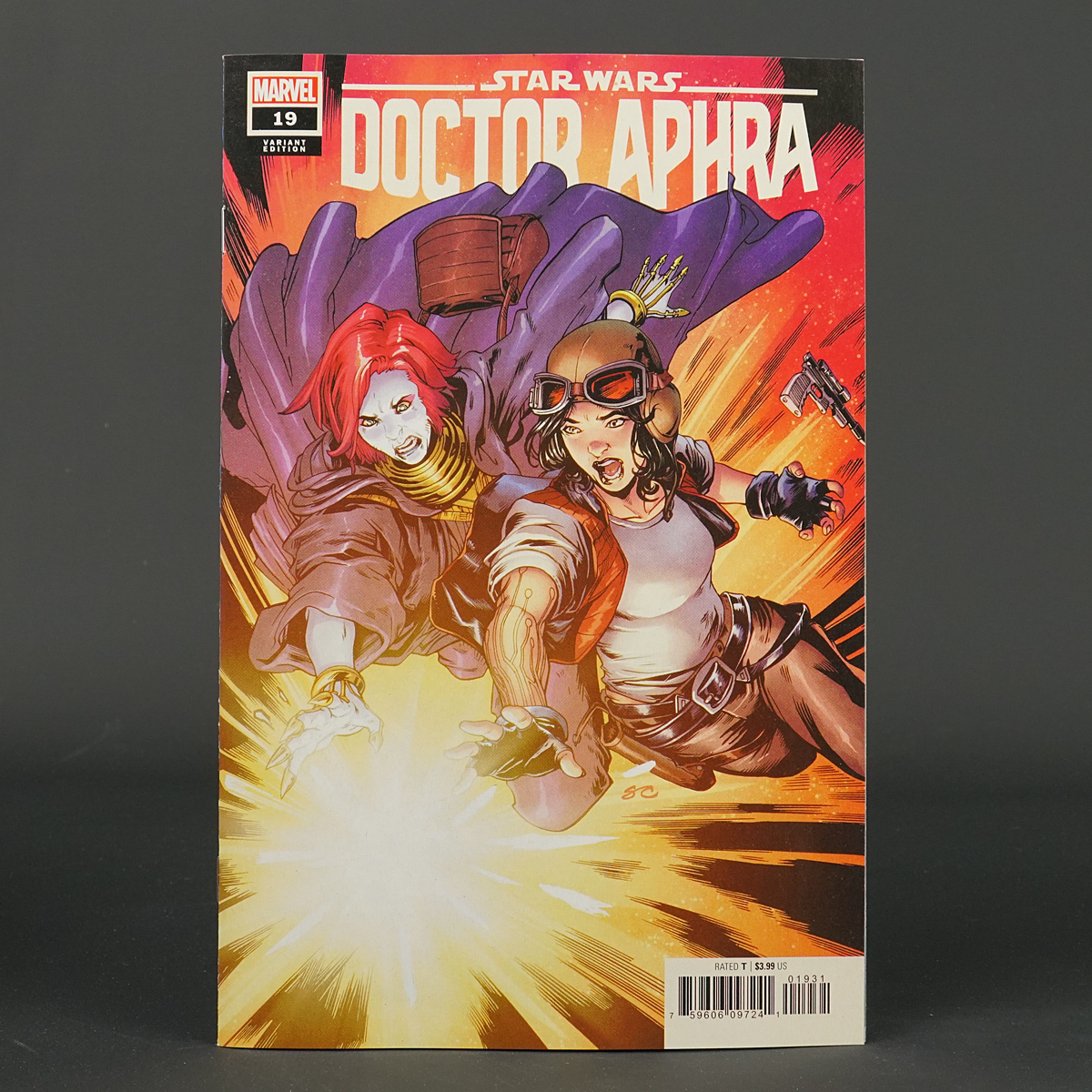 Star Wars DOCTOR APHRA #19 var Marvel Comics 2022 JAN221005 (CA) Cummings