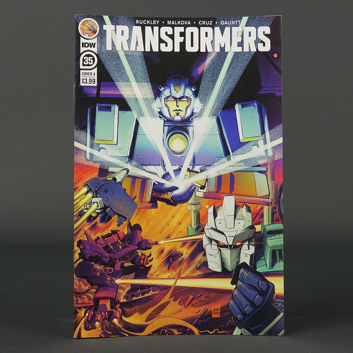 TRANSFORMERS #35 Cvr A IDW Comics 2021 JUL210493 35A (CA) Samu (W) Ruckley