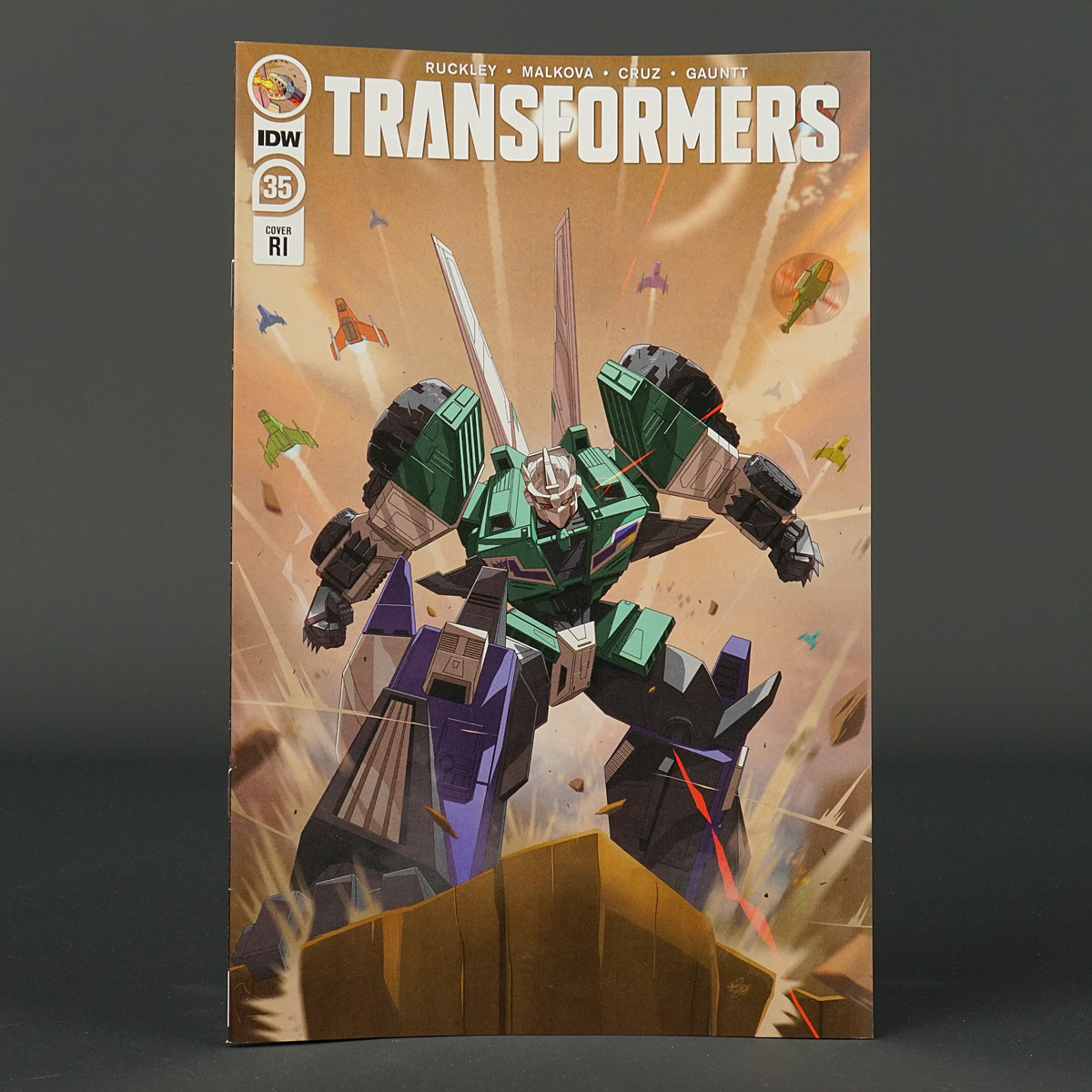 TRANSFORMERS #35 RI 1:10 IDW Comics 2021 JUL210494 35RI (CA) Gauntt (W) Ruckley