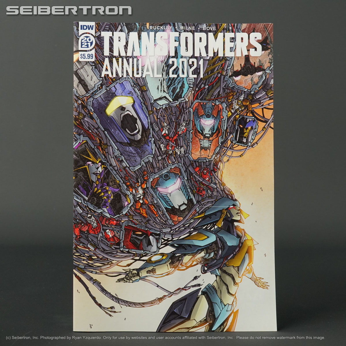Transformers ANNUAL 2021 IDW Comics 2021 MAR210489 (A/CA) Milne (W) Ruckley