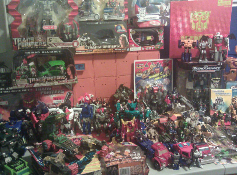 Transformers News: Featured eBay Auction: HUGE TRANSFORMERS COLLECTION G1, SDCC, TFA, BW, & MORE! Image