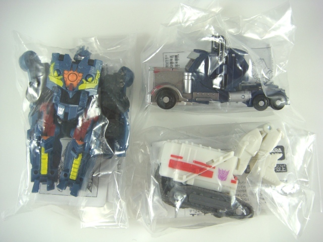 Transformers News: Featured eBay Auctions: EZ Collection exclusives, Shackwave, Botcon, and G2! Image