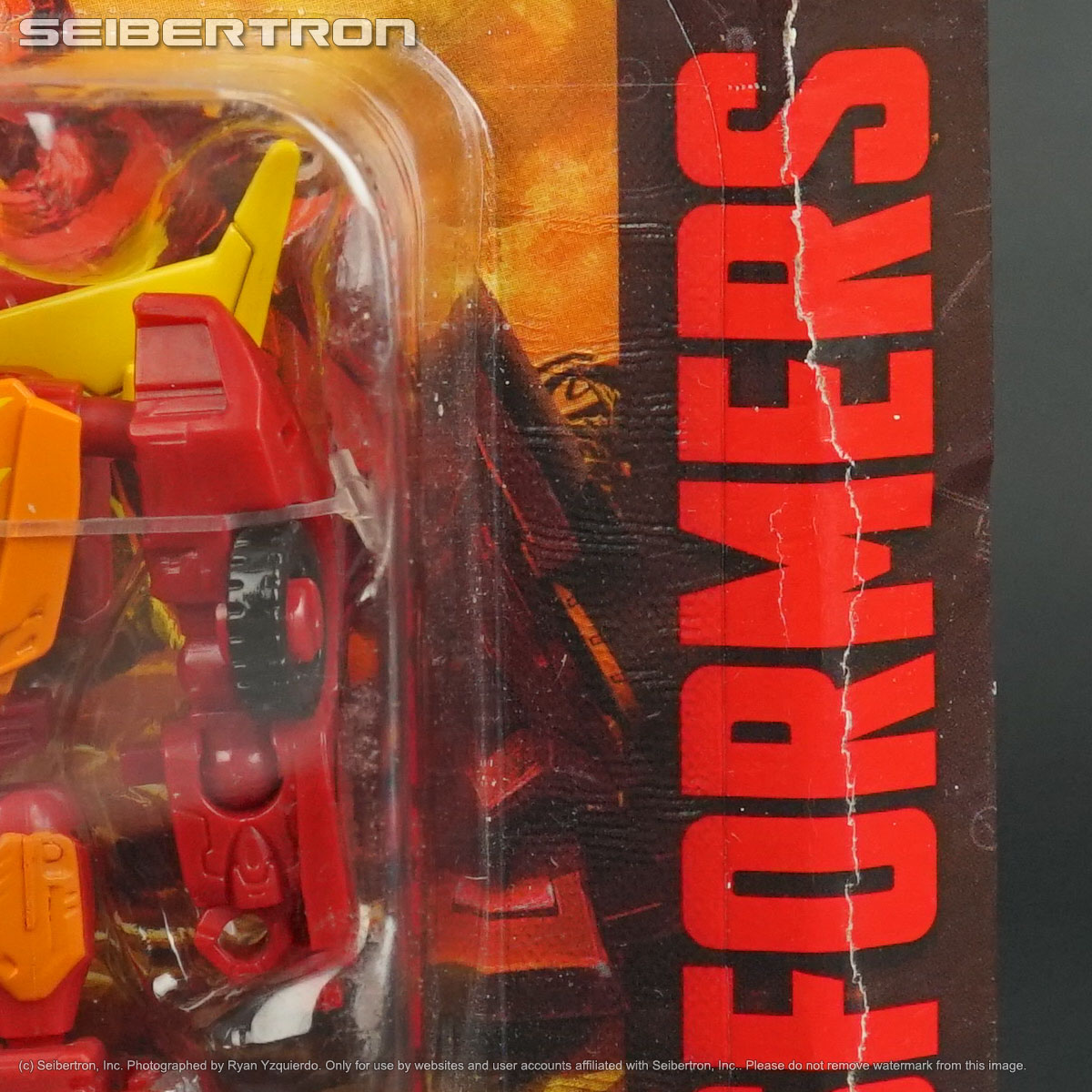WFC-K43 HOT ROD Transformers War for Cybertron Kingdom Core Hasbro 2022 New 220329 (damaged package)