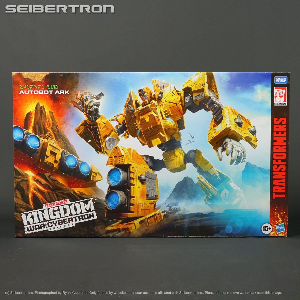 WFC-K30 AUTOBOT ARK W/ MAINFRAME Transformers War Cybertron Kingdom Titan New