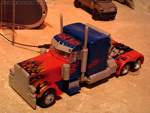 Toy Fair 2009: Transformers Product Display Area - Transformers Event: Optimus Prime (Leader Class)