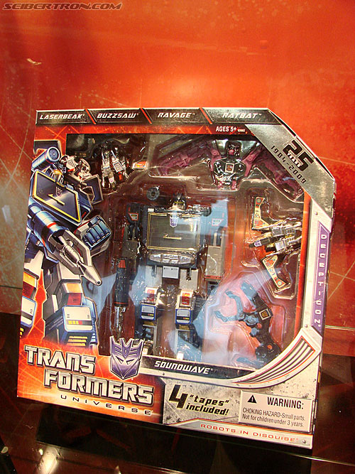 BotCon 2009 - Comic Con Soundwave in Universe Packaging