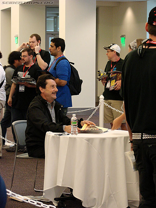 BotCon 2009: Panels and People - Transformers Event: DSC05336