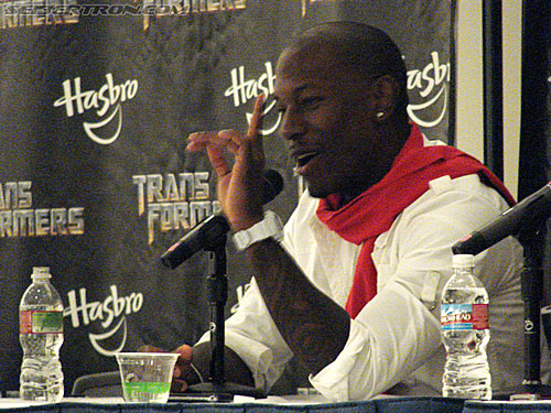 BotCon 2009: Panels and People - Transformers Event: DSC05623