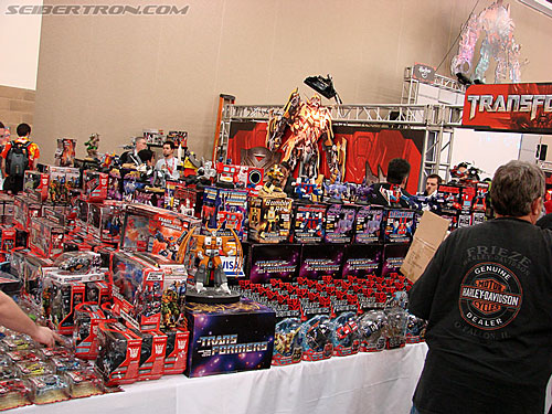 BotCon 2009: Dealer Room - Transformers Event: DSC04569