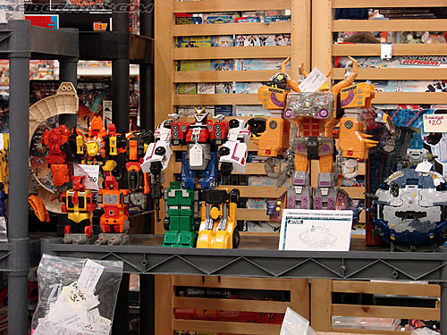 BotCon 2009: Dealer Room - Transformers Event: DSC05245