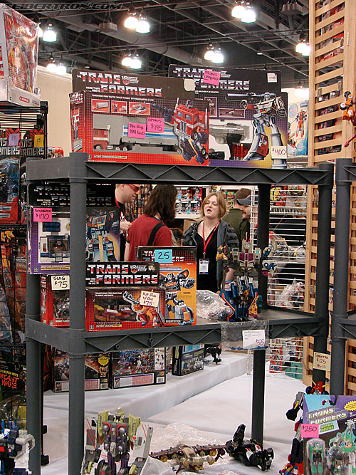 BotCon 2009: Dealer Room - Transformers Event: DSC05248