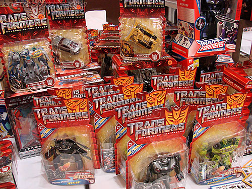 BotCon 2009: Dealer Room - Transformers Event: DSC05271