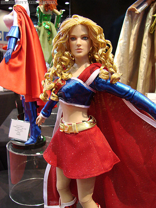 C2E2: Chicago Comic and Entertainment Expo - Transformers Event: Tonner Supergirl