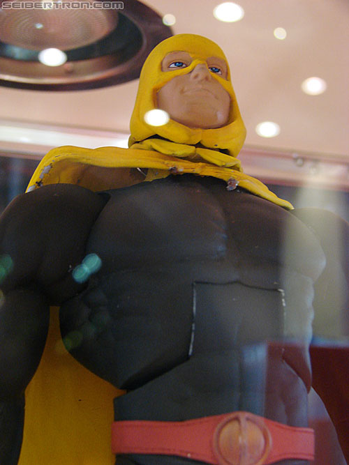 C2E2: Chicago Comic and Entertainment Expo - Transformers Event: DC Universe (14" figure)