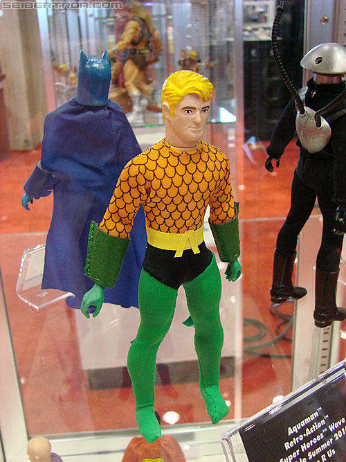 C2E2: Chicago Comic and Entertainment Expo - Transformers Event: Retro-Action DC Aquaman