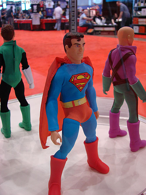C2E2: Chicago Comic and Entertainment Expo - Transformers Event: Retro-Action DC Superman